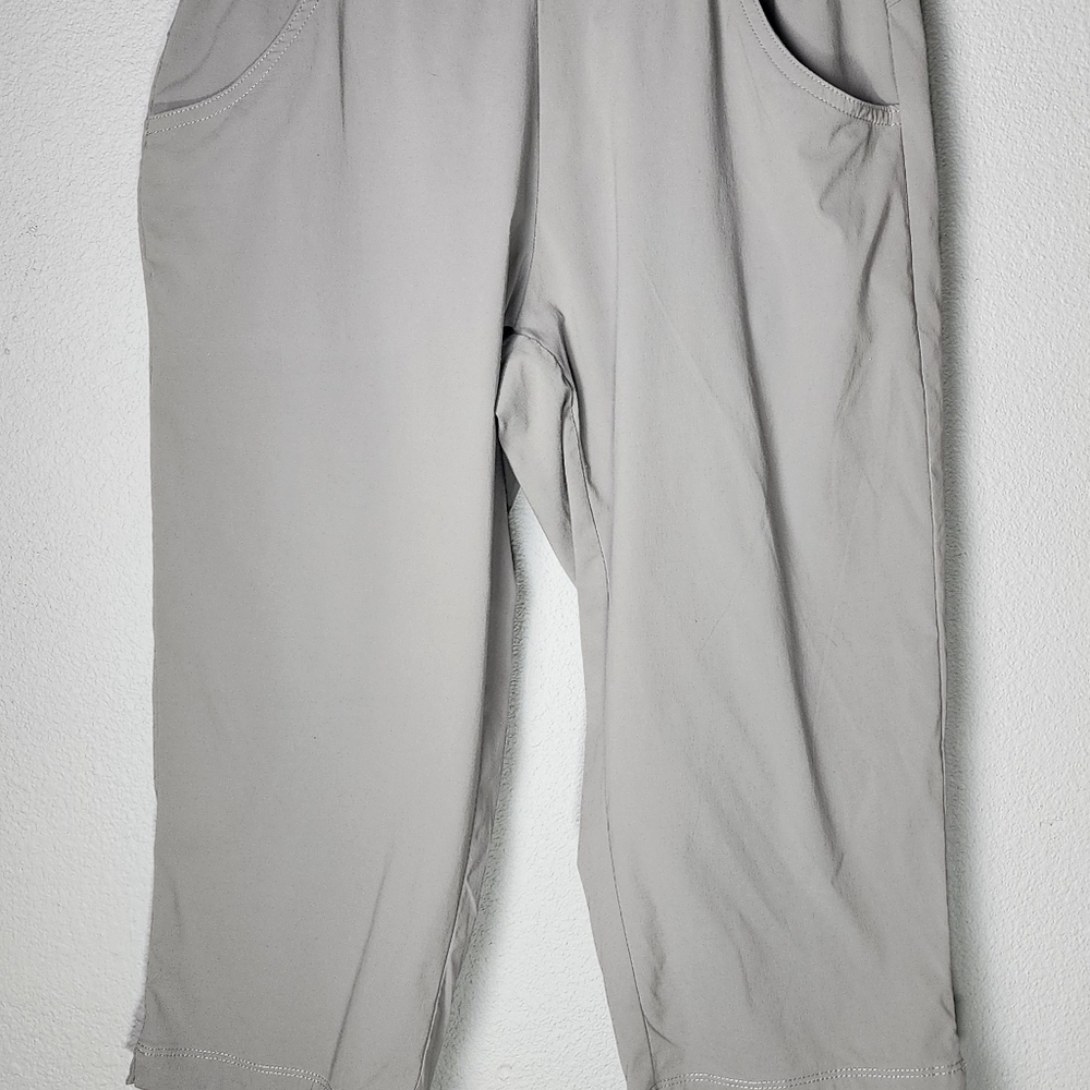 Columbia capri pants, medium, elastic waist